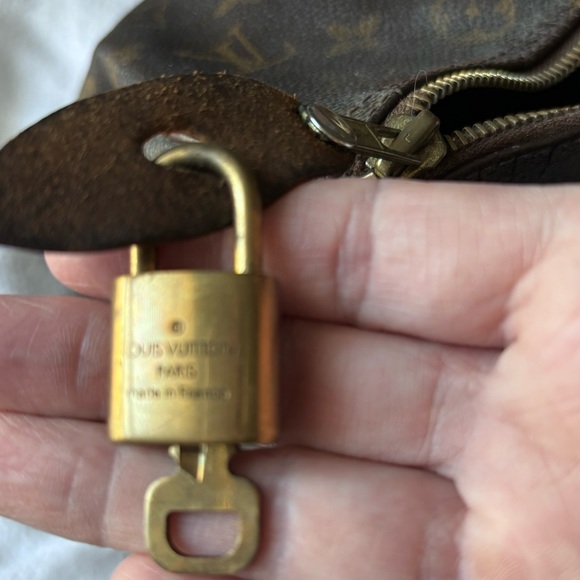 Authentic Louis Vuitton Speedy 30 Vintage 90’s with lock and key - Picture 8 of 15